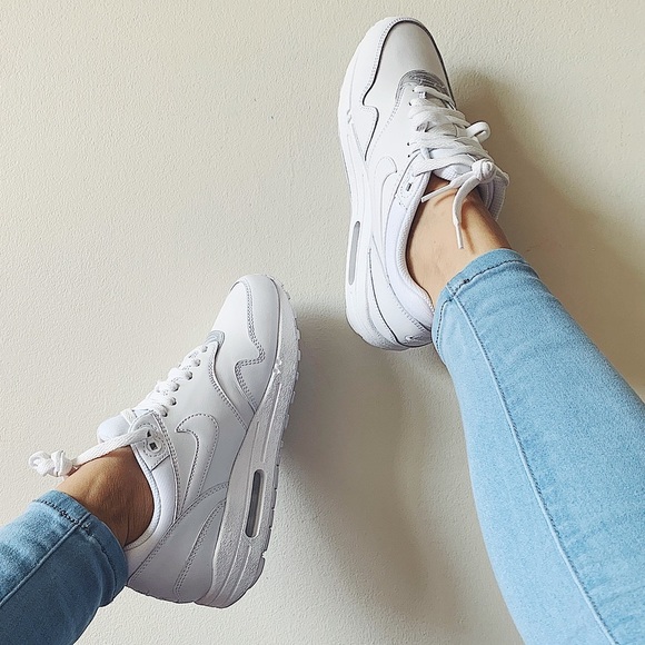 Nike Shoes - Nike air max 1 sneakers